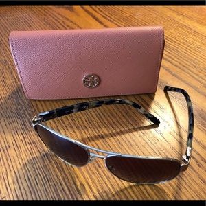 TY6051 TORY BURCH SUNGLASSES Tortoiseshell W/ Case